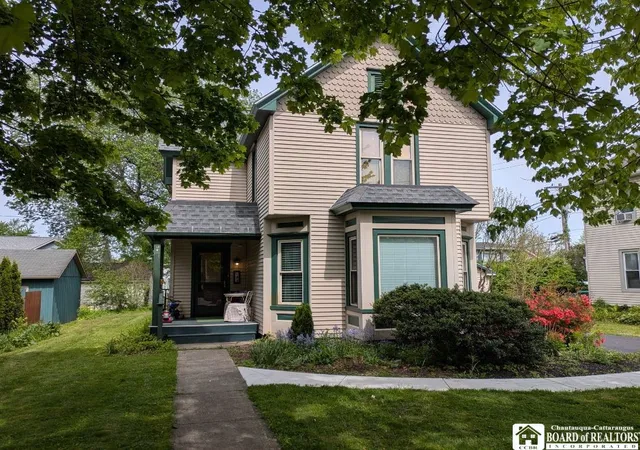 Photo 1 of Single family home for sale at 33 Maple St, Bemus Point, NY 14712 | MLS# R1683810 | Listing updated on 2026-09-15