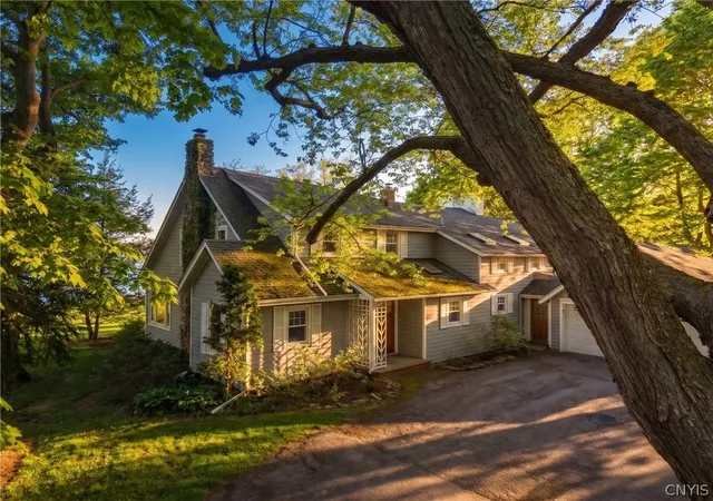 Photo 3 of Sale Pending at 3159 E Lake Rd, Skaneateles, NY 13152 | MLS# S1684003 | Listing updated on 2026-08-27