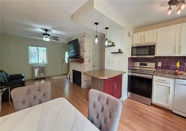 Photo 3 of Sale Pending at 408 Fox Run, Rochester, NY 14606 | MLS# R1684666 | Listing updated on 2026-08-25