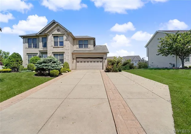 Photo 3 of Single family home for sale at 2322 Hobblebush Ln, Lake View, NY 14085 | MLS# B1685041 | Listing updated on 2026-09-10
