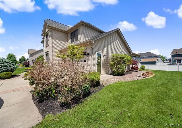 Photo 4 of Single family home for sale at 2322 Hobblebush Ln, Lake View, NY 14085 | MLS# B1685041 | Listing updated on 2026-09-10