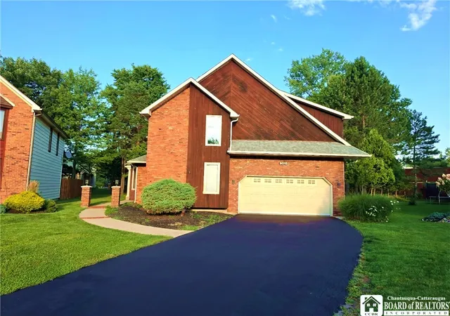 Photo 1 of Sale Pending at 6015 Whitegate Xing, East Amherst, NY 14051 | MLS# R1685359 | Listing updated on 2026-09-14