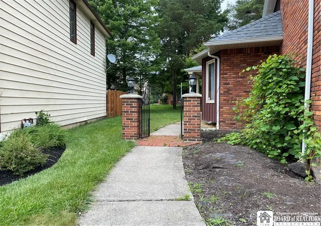 Photo 3 of Sale Pending at 6015 Whitegate Xing, East Amherst, NY 14051 | MLS# R1685359 | Listing updated on 2026-09-14