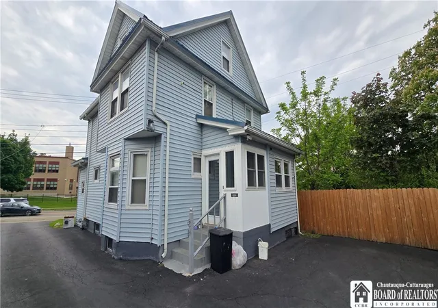 Photo 2 of Single family home for sale at 152 Maple Ave, Dunkirk, NY 14048 | MLS# R1685399 | Listing updated on 2026-09-09