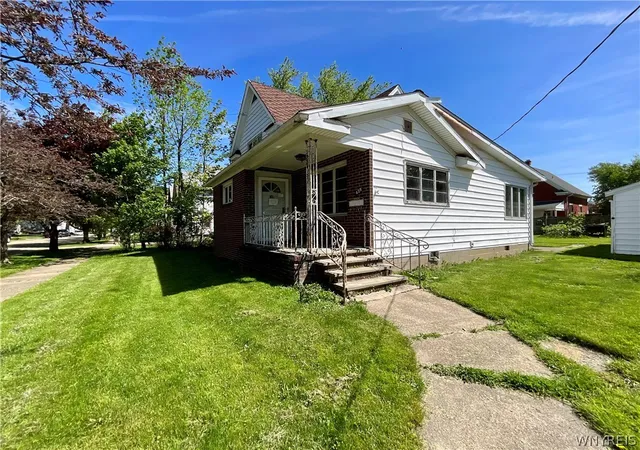 Photo 2 of Single family home for sale at 428 Robin St, Dunkirk, NY 14048 | MLS# B1685659 | Listing updated on 2026-08-25