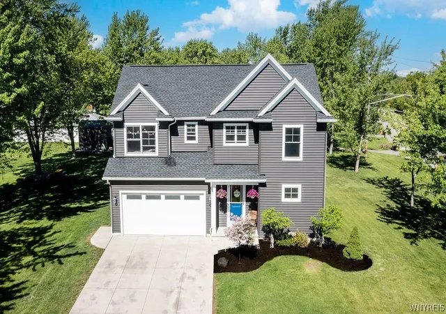 Photo 1 of Sale Pending at 35 Lakewood Dr, Orchard Park, NY 14127 | MLS# B1677504 | Listing updated on 2026-08-05