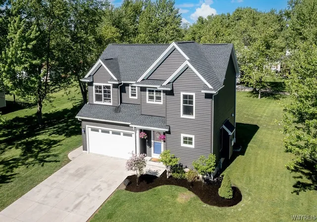 Photo 3 of Sale Pending at 35 Lakewood Dr, Orchard Park, NY 14127 | MLS# B1677504 | Listing updated on 2026-08-05