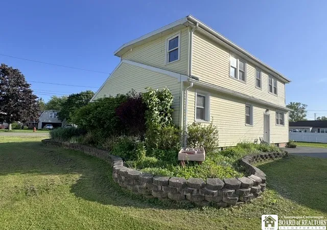Photo 4 of Single family home for sale at 23 Bradish St, Fredonia, NY 14063 | MLS# R1686034 | Listing updated on 2026-09-15