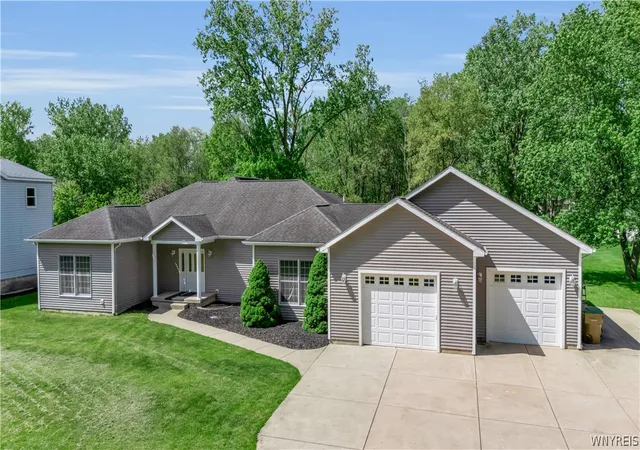 Photo 2 of Sale Pending at 1298 Como Park Blvd, Depew, NY 14043 | MLS# B1686016 | Listing updated on 2026-09-05