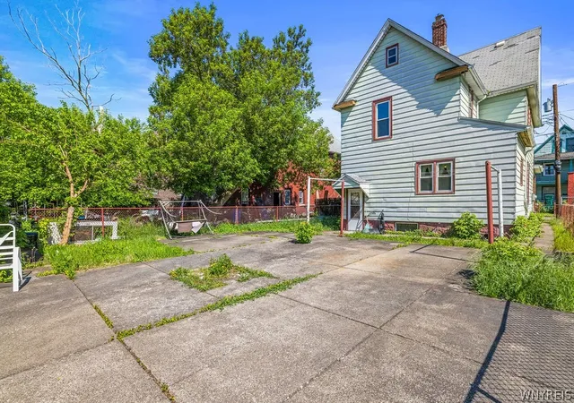 Photo 3 of Single family home for sale at 1823 Whitney Ave, Niagara Falls, NY 14301 | MLS# B1686559 | Listing updated on 2026-08-18