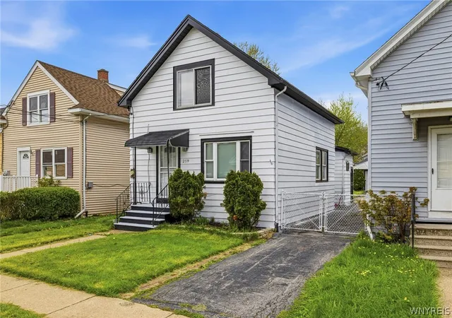Photo 2 of Sale Pending at 259 Davey St, Buffalo, NY 14206 | MLS# B1686986 | Listing updated on 2026-09-09