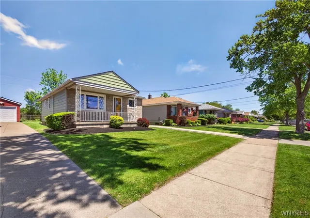 Photo 2 of Sale Pending at 2918 Seneca Ave, Niagara Falls, NY 14305 | MLS# B1682788 | Listing updated on 2026-09-08