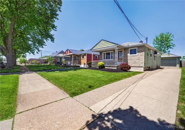 Photo 3 of Sale Pending at 2918 Seneca Ave, Niagara Falls, NY 14305 | MLS# B1682788 | Listing updated on 2026-09-08