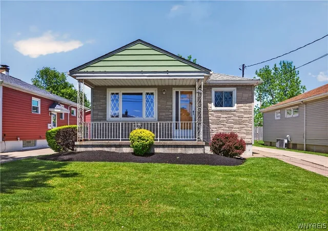 Photo 3 of Sale Pending at 2918 Seneca Ave, Niagara Falls, NY 14305 | MLS# B1682788 | Listing updated on 2026-09-08