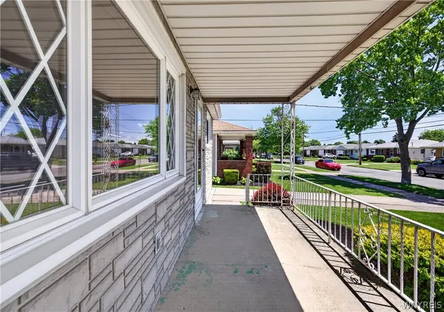 Photo 4 of Sale Pending at 2918 Seneca Ave, Niagara Falls, NY 14305 | MLS# B1682788 | Listing updated on 2026-09-08