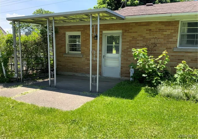 Photo 3 of Single family home for sale at 4959 Sunset Dr, Lockport, NY 14094 | MLS# B1687135 | Listing updated on 2026-09-12