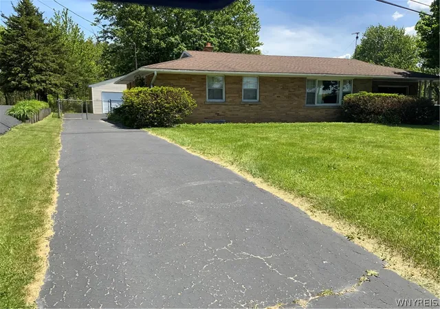 Photo 3 of Single family home for sale at 4959 Sunset Dr, Lockport, NY 14094 | MLS# B1687135 | Listing updated on 2026-09-12