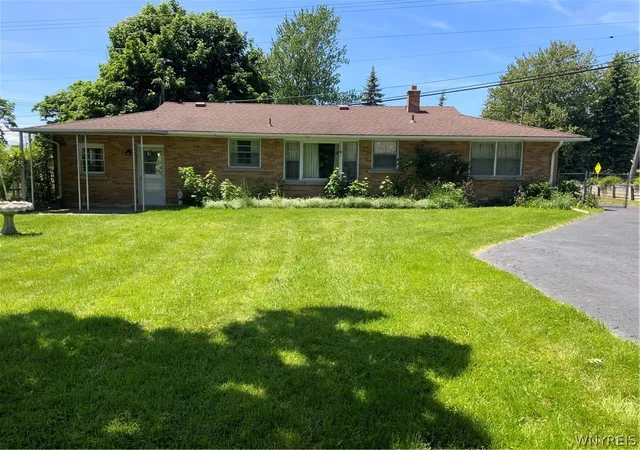 Photo 4 of Single family home for sale at 4959 Sunset Dr, Lockport, NY 14094 | MLS# B1687135 | Listing updated on 2026-09-12