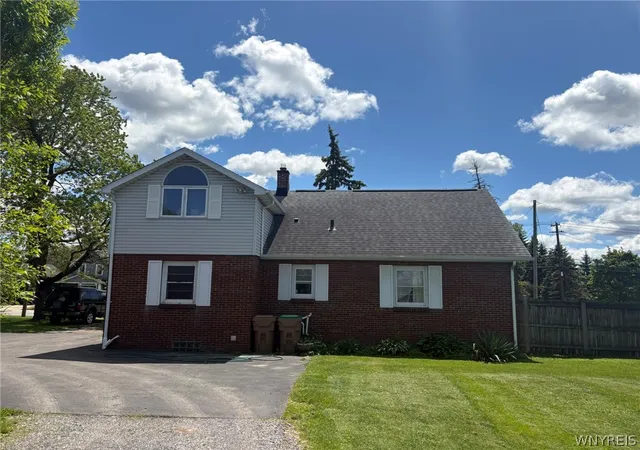 Photo 3 of Single family home for sale at 3840 Broadway St, Buffalo, NY 14227 | MLS# B1686993 | Listing updated on 2026-08-25