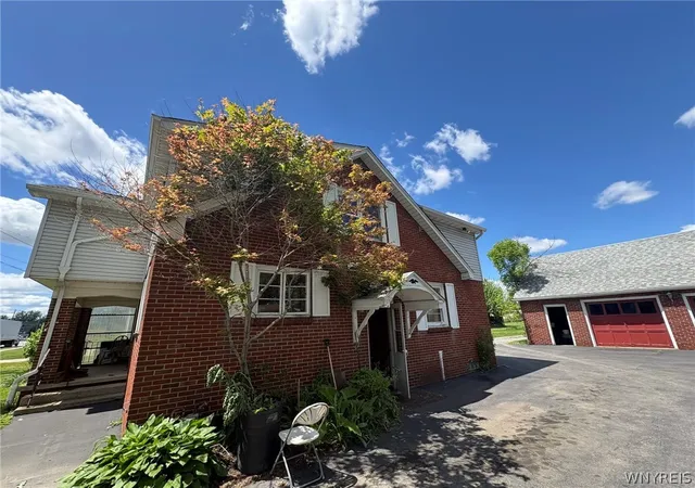 Photo 3 of Single family home for sale at 3840 Broadway St, Buffalo, NY 14227 | MLS# B1686993 | Listing updated on 2026-08-25