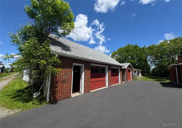 Photo 4 of Single family home for sale at 3840 Broadway St, Buffalo, NY 14227 | MLS# B1686993 | Listing updated on 2026-08-25
