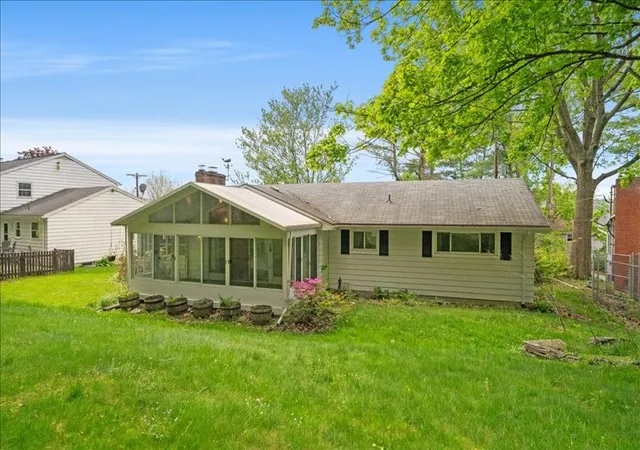 Photo 2 of Single family home for sale at 916 Chestnut Ln, Vestal, NY 13850 | MLS# R1687563 | Listing updated on 2026-08-30
