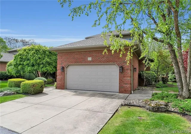 Photo 2 of Sale Pending at 162 Hampton Hl Dr, Buffalo, NY 14221 | MLS# B1687558 | Listing updated on 2026-08-31