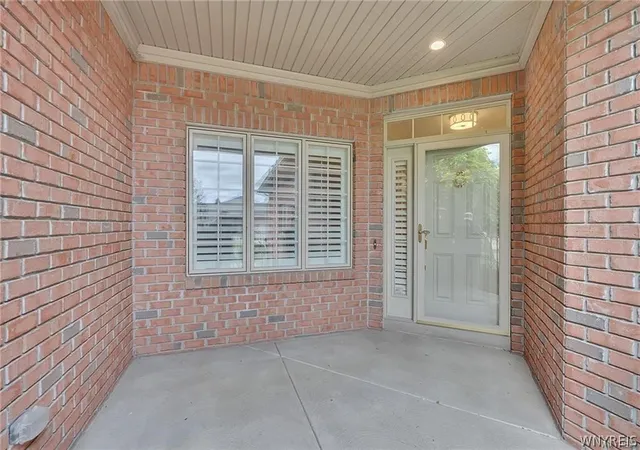 Photo 3 of Sale Pending at 162 Hampton Hl Dr, Buffalo, NY 14221 | MLS# B1687558 | Listing updated on 2026-08-31