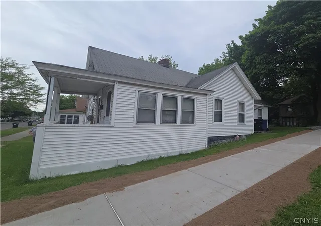 Photo 2 of Sale Pending at 513 Rowland St, Syracuse, NY 13204 | MLS# S1687560 | Listing updated on 2026-08-20
