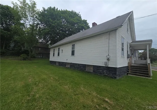 Photo 3 of Sale Pending at 513 Rowland St, Syracuse, NY 13204 | MLS# S1687560 | Listing updated on 2026-08-20