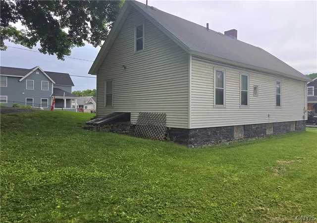 Photo 3 of Sale Pending at 513 Rowland St, Syracuse, NY 13204 | MLS# S1687560 | Listing updated on 2026-08-20