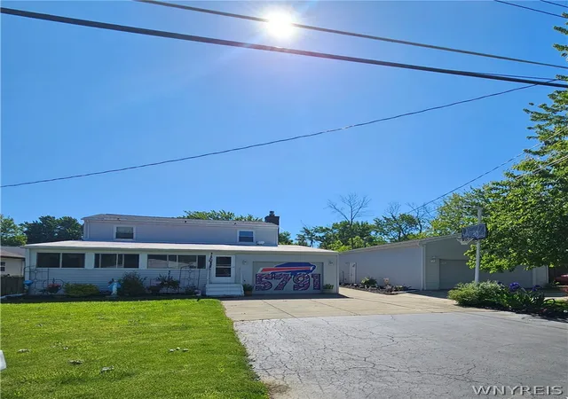 Photo 2 of Single family home for sale at 5791 Elmhurst Rd, Lake View, NY 14085 | MLS# B1687861 | Listing updated on 2026-08-27