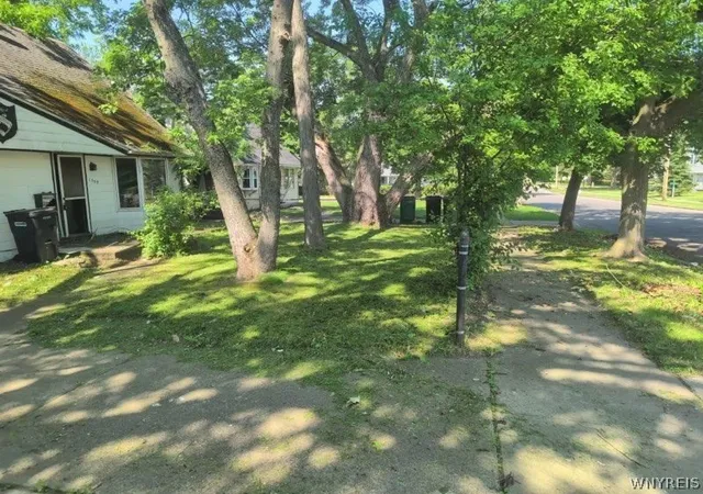 Photo 2 of Sale Pending at 1509 Lafayette Ave, Niagara Falls, NY 14305 | MLS# B1688101 | Listing updated on 2026-09-10
