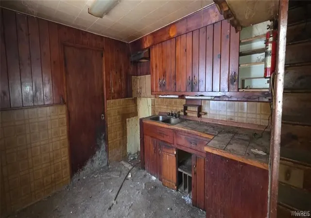 Photo 3 of Sale Pending at 1509 Lafayette Ave, Niagara Falls, NY 14305 | MLS# B1688101 | Listing updated on 2026-09-10