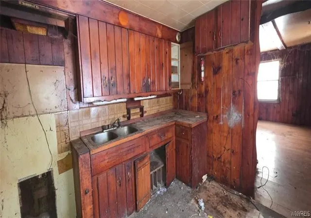 Photo 4 of Sale Pending at 1509 Lafayette Ave, Niagara Falls, NY 14305 | MLS# B1688101 | Listing updated on 2026-09-10
