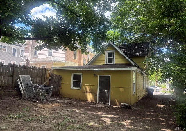 Photo 3 of Sale Pending at 121 Maurice Ave, Syracuse, NY 13207 | MLS# S1688159 | Listing updated on 2026-08-31