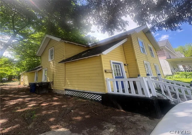 Photo 3 of Sale Pending at 121 Maurice Ave, Syracuse, NY 13207 | MLS# S1688159 | Listing updated on 2026-08-31