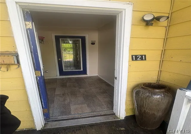 Photo 4 of Sale Pending at 121 Maurice Ave, Syracuse, NY 13207 | MLS# S1688159 | Listing updated on 2026-08-31