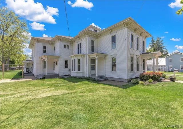 Photo 2 of Single family home for sale at 520 Main St, Youngstown, NY 14174 | MLS# B1666326 | Listing updated on 2026-08-27