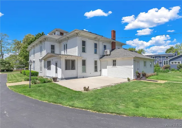 Photo 3 of Single family home for sale at 520 Main St, Youngstown, NY 14174 | MLS# B1666326 | Listing updated on 2026-08-27