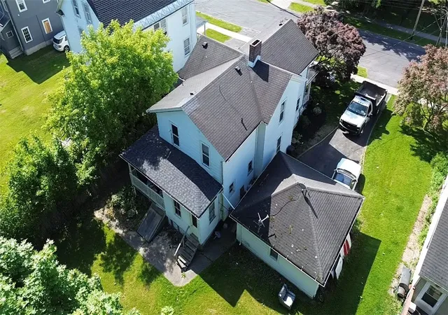 Photo 3 of Sale Pending at 33 Capitol St, Auburn, NY 13021 | MLS# R1686790 | Listing updated on 2026-08-31