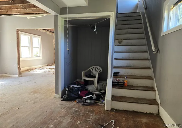 Photo 3 of Sale Pending at 38 Ontario St, Buffalo, NY 14207 | MLS# B1688511 | Listing updated on 2026-09-04