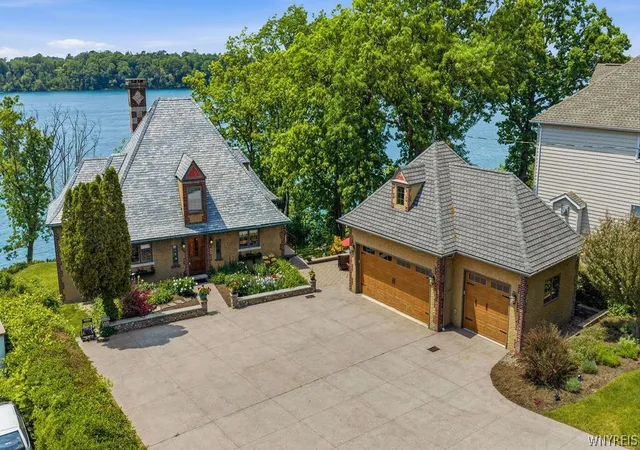 Photo 3 of Sale Pending at 4090 Lower River Rd, Youngstown, NY 14174 | MLS# B1688342 | Listing updated on 2026-08-28