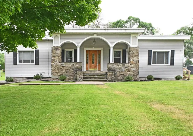 Photo 1 of Single family home for sale at 910 Sing Rd, Horseheads, NY 14845 | MLS# R1688458 | Listing updated on 2026-09-08