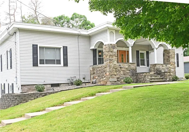 Photo 2 of Single family home for sale at 910 Sing Rd, Horseheads, NY 14845 | MLS# R1688458 | Listing updated on 2026-09-08