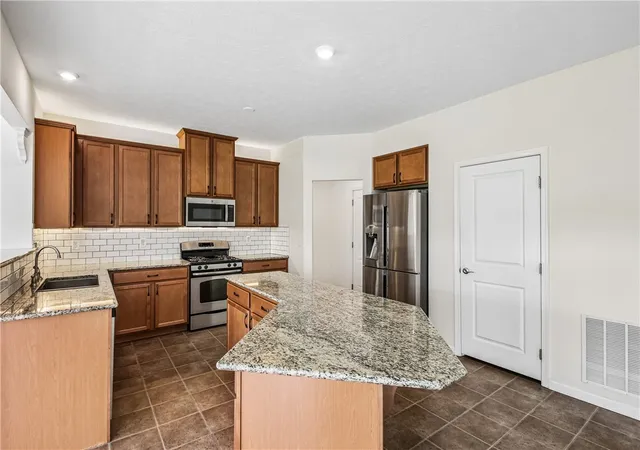 Photo 2 of Sale Pending at 6007 Amber Dr, Farmington, NY 14425 | MLS# R1689020 | Listing updated on 2026-09-04