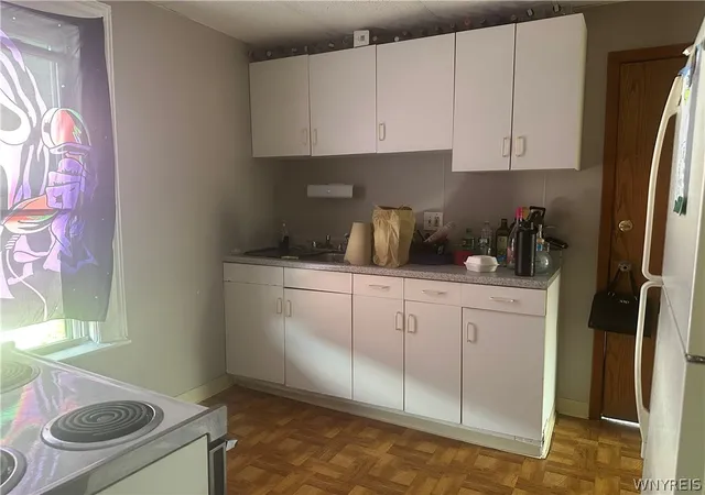 Listing Photo 5 - Condo for sale in building located at 639 16th St, Niagara Falls, NY 14301