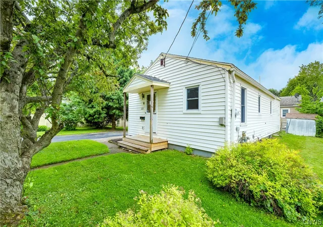 Photo 3 of Sale Pending at 221 Chappell St, Oneida, NY 13421 | MLS# S1685989 | Listing updated on 2026-08-08