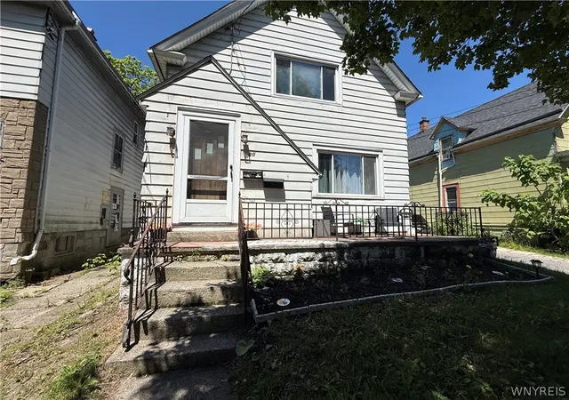 Photo 3 of Sale Pending at 30 Hobart St, Buffalo, NY 14206 | MLS# B1687949 | Listing updated on 2026-08-15