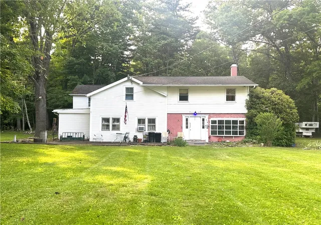 Photo 2 of Single family home for sale at 25 Hazelwood Ave, Elmira, NY 14905 | MLS# R1687531 | Listing updated on 2026-09-08